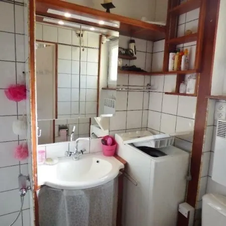 Agathes Plus 1 Apartmán *